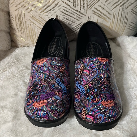 Easy Works By Easy Street Slip-On Clog - Picture 2 of 8